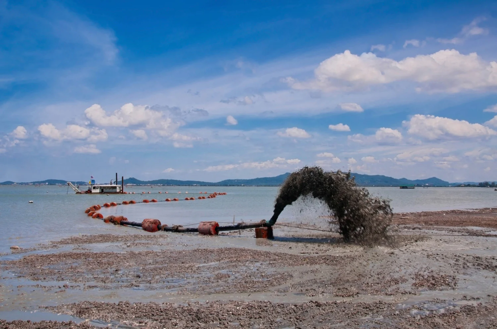 The Critical Role of Dredging and Pipeline Floats in Marine Construction