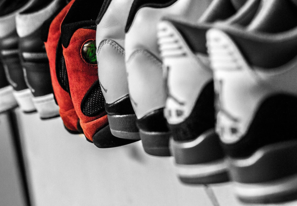 Buying Sneakers Online: Fit, Price, and Authenticity Guide