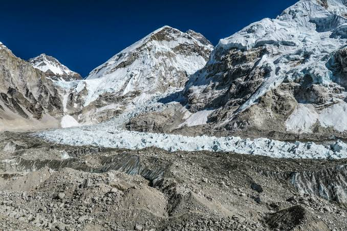 Everest Base Camp Trek in 12 Days or by Helicopter? A Practical Guide to Choosing Your Nepal Adventure